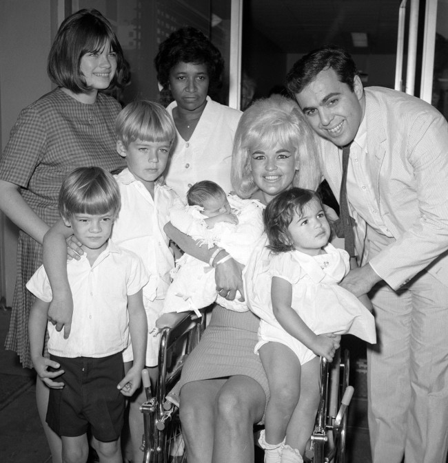 Flashback: Джейн Мэнсфилд с семьей, 1965