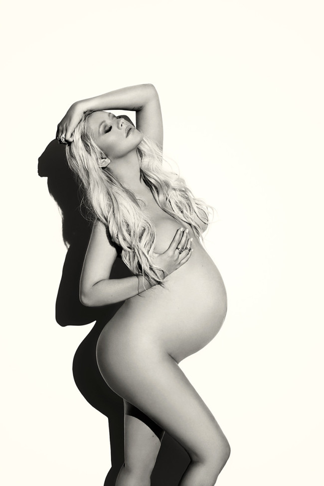 Pregnant and naked: эксклюзивная съемка Кристины Агилеры