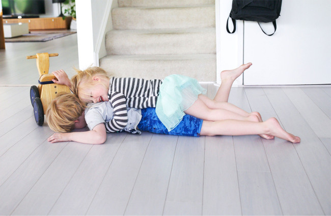 ZARA Kids представила лукбук летней коллекции с реальными семьями