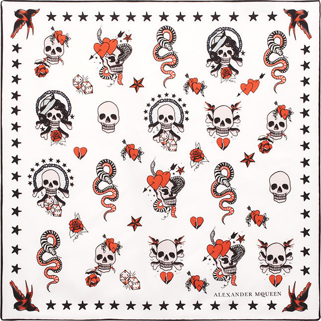 Alexander McQueen выпустили капсульную коллекцию платковв Skull Tattoo в тату-стиле