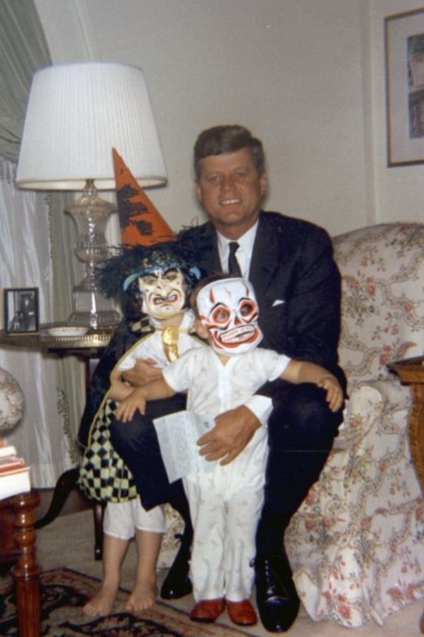 Flashback: Президент США Джон Кеннеди с детьми, Halloween, 1963