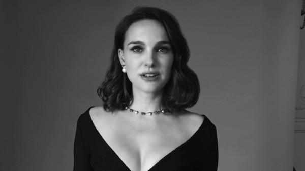 Все ради любви: в Instagram стартовал благотворительный флэшмоб #DIORLOVECHAIN