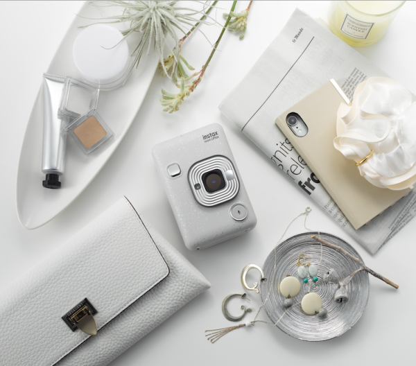 Новый фотоапарат Instax mini LiPlay – у фотокарточек появился голос.