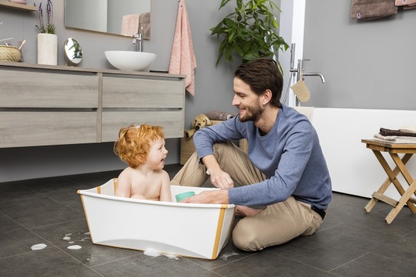 Купальный сезон:
новые аксессуары Stokke для купания малышей