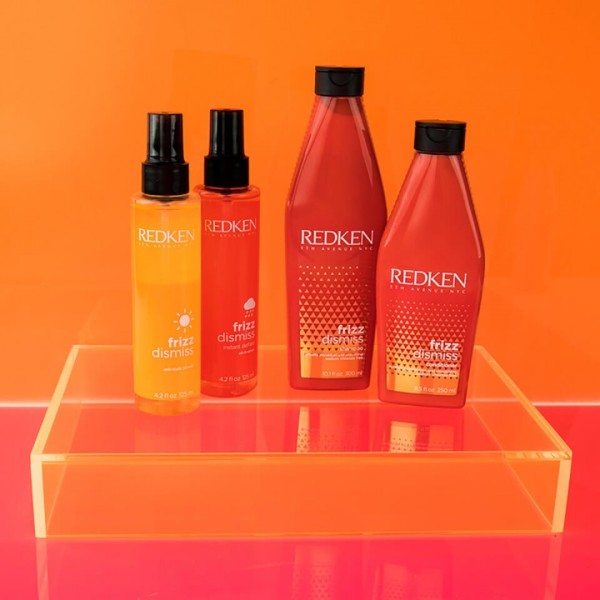 Гамма для гладкости и дисциплины волос Frizz Dismiss от Redken