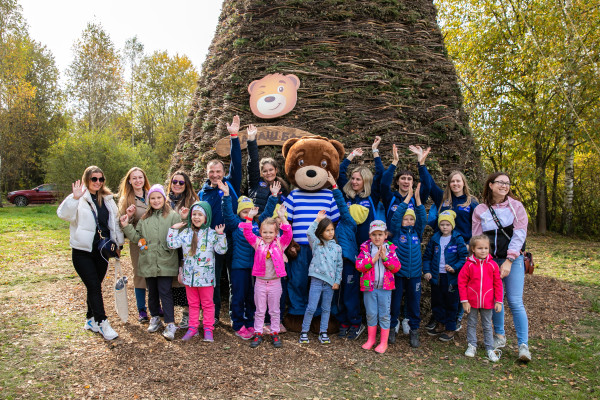 Впервые Барни со своими маленькими помощниками и Guinness World Records установили мировой рекорд