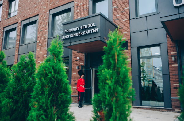 Билингвальная школа в Москве без заданий на дом: 5 особенностей английского образования в Discovery Primary School